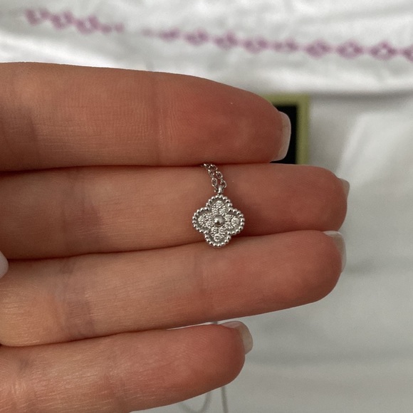 Authentic Sweet Alhambra Diamond Necklace - Picture 5 of 17